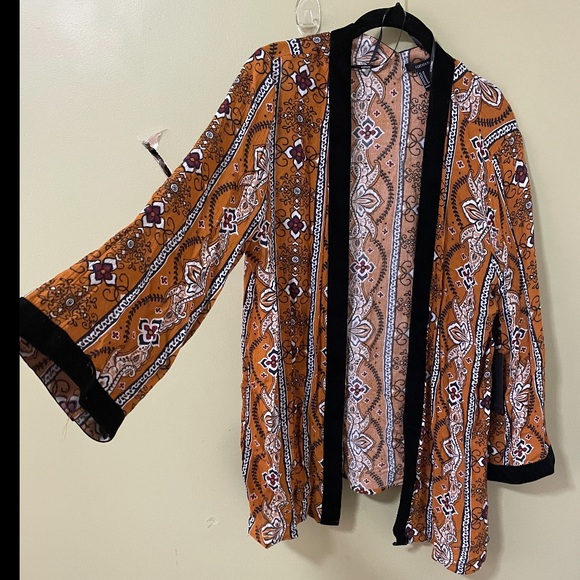 Forever 21 sweater - Picture 2 of 3